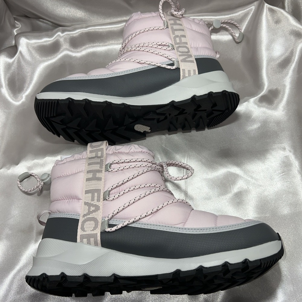 The North Face Women's ThermoBall™ Lace-Up Waterproof Boots Size‎ 9 Lavender Fog - Picture 3 of 9